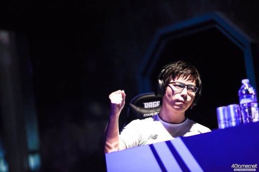 画像ギャラリー No.012のサムネイル画像 / CyberZのe-Sportsイベント「RAGE Vol.4 GRAND FINALS」,「ストリートファイターV」部門フォトレポート。優勝はふ〜ど選手の手に