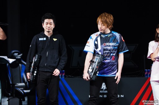 画像ギャラリー No.020のサムネイル画像 / CyberZのe-Sportsイベント「RAGE Vol.4 GRAND FINALS」,「ストリートファイターV」部門フォトレポート。優勝はふ〜ど選手の手に