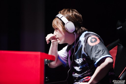 画像ギャラリー No.021のサムネイル画像 / CyberZのe-Sportsイベント「RAGE Vol.4 GRAND FINALS」,「ストリートファイターV」部門フォトレポート。優勝はふ〜ど選手の手に
