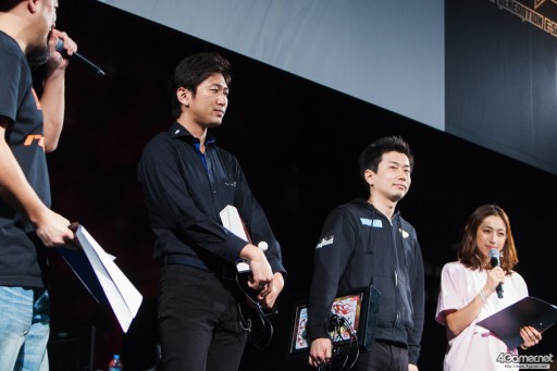 画像ギャラリー No.030のサムネイル画像 / CyberZのe-Sportsイベント「RAGE Vol.4 GRAND FINALS」,「ストリートファイターV」部門フォトレポート。優勝はふ〜ど選手の手に