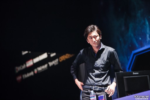画像ギャラリー No.032のサムネイル画像 / CyberZのe-Sportsイベント「RAGE Vol.4 GRAND FINALS」,「ストリートファイターV」部門フォトレポート。優勝はふ〜ど選手の手に
