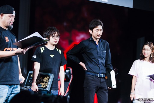 画像ギャラリー No.037のサムネイル画像 / CyberZのe-Sportsイベント「RAGE Vol.4 GRAND FINALS」,「ストリートファイターV」部門フォトレポート。優勝はふ〜ど選手の手に