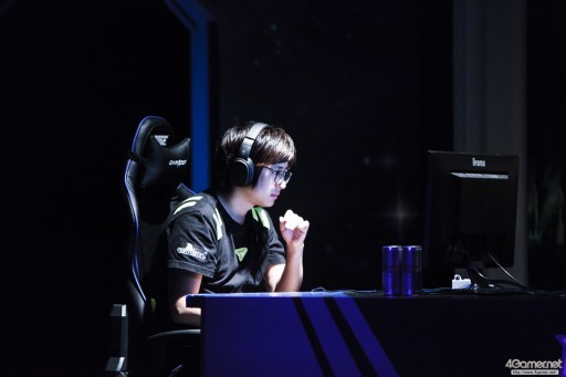 画像ギャラリー No.038のサムネイル画像 / CyberZのe-Sportsイベント「RAGE Vol.4 GRAND FINALS」,「ストリートファイターV」部門フォトレポート。優勝はふ〜ど選手の手に