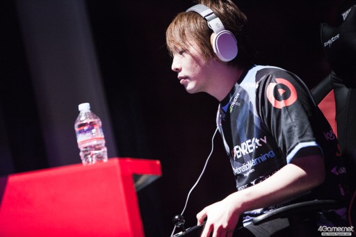 画像ギャラリー No.041のサムネイル画像 / CyberZのe-Sportsイベント「RAGE Vol.4 GRAND FINALS」,「ストリートファイターV」部門フォトレポート。優勝はふ〜ど選手の手に
