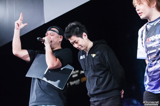 画像ギャラリー No.042のサムネイル画像 / CyberZのe-Sportsイベント「RAGE Vol.4 GRAND FINALS」,「ストリートファイターV」部門フォトレポート。優勝はふ〜ど選手の手に