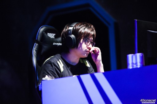 画像ギャラリー No.048のサムネイル画像 / CyberZのe-Sportsイベント「RAGE Vol.4 GRAND FINALS」,「ストリートファイターV」部門フォトレポート。優勝はふ〜ど選手の手に