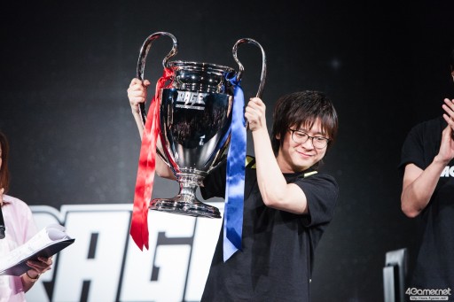 画像ギャラリー No.053のサムネイル画像 / CyberZのe-Sportsイベント「RAGE Vol.4 GRAND FINALS」,「ストリートファイターV」部門フォトレポート。優勝はふ〜ど選手の手に