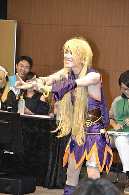 画像ギャラリー No.017のサムネイル画像 / 「DEAD OR ALIVE FESTIVAL」のフォト&コスプレイベントをレポート。本物そっくりのバース登場に会場は騒然