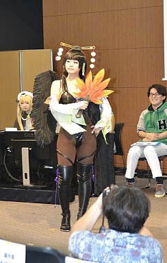 画像ギャラリー No.019のサムネイル画像 / 「DEAD OR ALIVE FESTIVAL」のフォト&コスプレイベントをレポート。本物そっくりのバース登場に会場は騒然