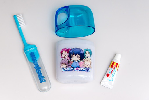 画像ギャラリー No.003のサムネイル画像 / 「LOVELY×CATION1＆2」限定版からハミガキセットなどの写真が公開