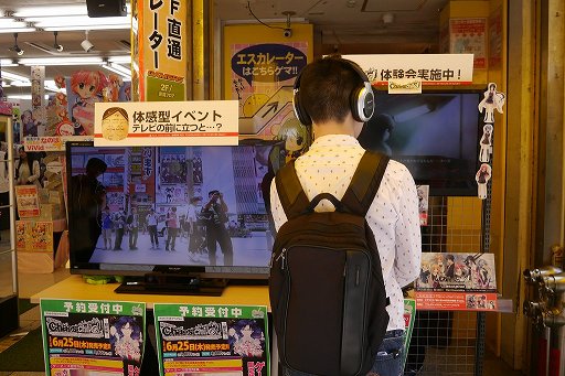 画像ギャラリー No.001のサムネイル画像 / 道行く人の顔を「力士シール」が侵食！　「CHAOS;CHILD」の“ユーザー体感型イベント”をレポート