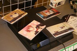 画像ギャラリー No.003のサムネイル画像 / 道行く人の顔を「力士シール」が侵食！　「CHAOS;CHILD」の“ユーザー体感型イベント”をレポート