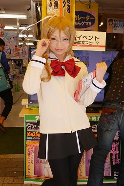 画像ギャラリー No.004のサムネイル画像 / 道行く人の顔を「力士シール」が侵食！　「CHAOS;CHILD」の“ユーザー体感型イベント”をレポート