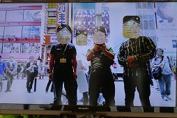 画像ギャラリー No.008のサムネイル画像 / 道行く人の顔を「力士シール」が侵食！　「CHAOS;CHILD」の“ユーザー体感型イベント”をレポート