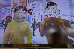 画像ギャラリー No.009のサムネイル画像 / 道行く人の顔を「力士シール」が侵食！　「CHAOS;CHILD」の“ユーザー体感型イベント”をレポート