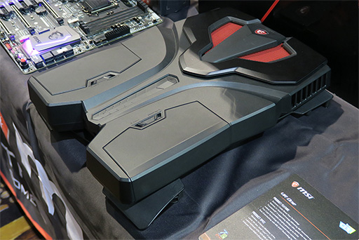 画像ギャラリー No.009のサムネイル画像 / ［CES 2017］CES開幕前の先行展示イベントに，AMDの「Ryzen」＋「Vega」搭載PCによるゲームデモが登場。Windows Holographic対応HMDも