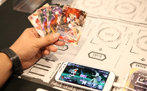 画像ギャラリー No.024のサムネイル画像 / スマホアプリとの連動要素も明らかに。TCG「銀鍵のアルカディアトライブ」を「プレミアムビギニングライブ」で試遊してきた