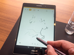 画像ギャラリー No.010のサムネイル画像 / ［COMPUTEX］Zenシリーズの多機能タブレットと自撮り特化型スマートフォン，iMac風オールインワンPCを総ざらい。ASUSイベントレポート