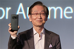 画像ギャラリー No.002のサムネイル画像 / ［CES 2017］ASUS，新型スマホ「ZenFone AR」を2017年第2四半期に発売。VR の「Daydream」とARの「Tango」に両対応
