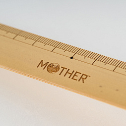 画像ギャラリー No.003のサムネイル画像 / 「MOTHER」シリーズの「ものさし」が本日発売。国産の竹を使ったもので,MOTHERの焼印ロゴ入りだ