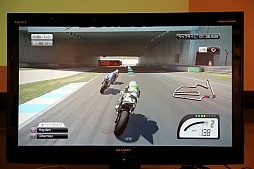 画像ギャラリー No.027のサムネイル画像 / 「MotoGP 15」のメディアブリーフィングが開催。元MotoGPレーシングライダーの中野真矢さんが,現役時代のデータでプレイを披露