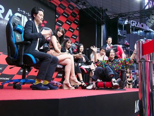 画像ギャラリー No.027のサムネイル画像 / ［TGS 2019］「霜降りRacing in TGS 〜グラドルだらけのイスリンピック〜」で理解できた，「AKRacing」の圧倒的な安定感