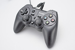 画像ギャラリー No.018のサムネイル画像 / HORIのPC用ゲームパッド「EDGE 301」は,「Xbox 360 Controller」を置き換える新標準になれるか