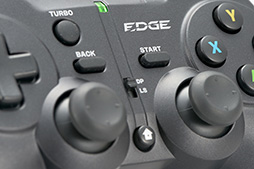画像ギャラリー No.019のサムネイル画像 / HORIのPC用ゲームパッド「EDGE 301」は,「Xbox 360 Controller」を置き換える新標準になれるか