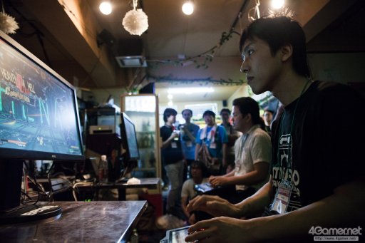 画像ギャラリー No.037のサムネイル画像 / 「GUILTY GEAR Xrd -REVELATOR-」を種目に,8時間超の戦いが繰り広げられた「GODSGARDEN #11」フォトレポート。優勝は関西勢のおみと選手