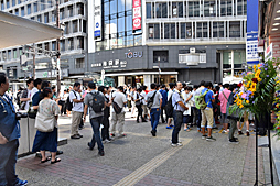 画像ギャラリー No.003のサムネイル画像 / 池袋駅西口に「タイトーステーション」の新店舗が登場。植田佳奈さん,金元寿子さんも駆けつけたオープン記念イベントをレポート