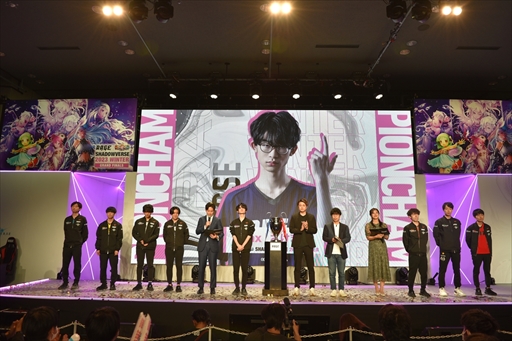 画像ギャラリー No.030のサムネイル画像 / 「RAGE Shadowverse 2023 Winter」GRAND FINALSレポート。10時間を超える激闘を制したのはThx｜さけまん選手