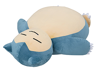 画像ギャラリー No.004のサムネイル画像 / 道をふさいでポケモンプレイヤーを困らせた「カビゴン」が,全長約1.5mの巨大クッションに。プレミアムバンダイでの予約受付が本日スタート