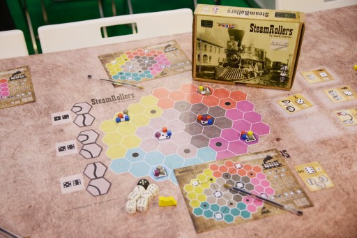 画像ギャラリー No.003のサムネイル画像 / ベルギーの鉄道ボードゲーム「SteamRollers」プレイレポート。和気あいあい系かと思いきや，意外にシビアな競争が楽しめる