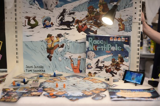 画像ギャラリー No.007のサムネイル画像 / フィンランド生まれの北極探検ゲーム「Race to the North Pole」を紹介。カオスなゲーム展開を生み出す，ゲームボードの工夫に注目