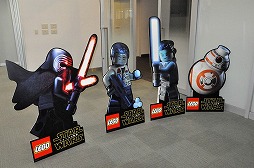 画像ギャラリー No.017のサムネイル画像 / 足立梨花さんが登場し，「LEGO スター・ウォーズ／フォースの覚醒」の実機プレイも公開。ワーナー・ブラザース ホームエンターテイメント発表会レポート