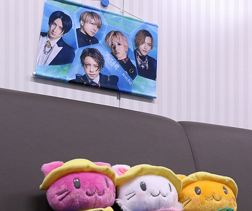 画像ギャラリー No.007のサムネイル画像 / 「トレバ」にアリス九號．のタペストリーが登場。生写真のプレゼントも