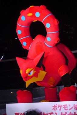 画像ギャラリー No.004のサムネイル画像 / 夏のデックス東京ビーチはポケモンでいっぱい! ピカチュウ&ボルケニオンも駆けつけた,イルミネーション点灯式をレポート