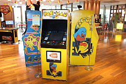 画像ギャラリー No.018のサムネイル画像 / 「PAC-MAN GINZA STYLE」が銀座三越でスタート。120種以上の「パックマン」グッズや，貴重なアーケードゲームが夏休みの銀座に大集合
