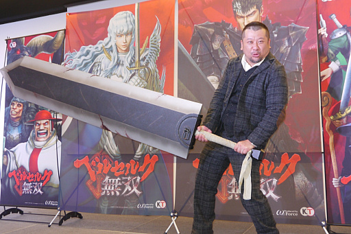 画像ギャラリー No.019のサムネイル画像 / 「ベルセルク無双」の完成発表会をレポート。ケンドーコバヤシさんが,自身の演じたバズーソと対決