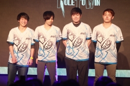 画像ギャラリー No.008のサムネイル画像 / 2度のドン勝を決めたSunSister Suicider'sが優勝! 「PUBG」国内初の賞金制大会「PJS Winter Invitational 2018」をレポート