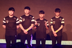 画像ギャラリー No.020のサムネイル画像 / 2度のドン勝を決めたSunSister Suicider'sが優勝! 「PUBG」国内初の賞金制大会「PJS Winter Invitational 2018」をレポート