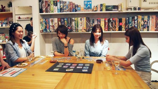 画像ギャラリー No.004のサムネイル画像 / 「街コロ」は，果たして合コンにも使えるのか。コラムニスト・犬山紙子さんの進行による“ボドゲ女子会”潜入レポート