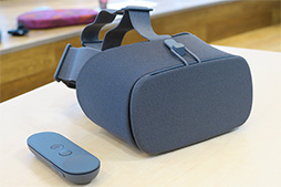 画像ギャラリー No.006のサムネイル画像 / Google，スマートフォン組み込み型VR HMD「Daydream View」を1万2000円で国内発売。第2世代モデル