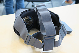 画像ギャラリー No.007のサムネイル画像 / Google，スマートフォン組み込み型VR HMD「Daydream View」を1万2000円で国内発売。第2世代モデル