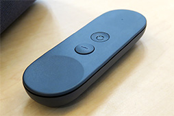 画像ギャラリー No.014のサムネイル画像 / Google，スマートフォン組み込み型VR HMD「Daydream View」を1万2000円で国内発売。第2世代モデル