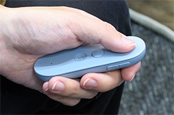 画像ギャラリー No.025のサムネイル画像 / Google，スマートフォン組み込み型VR HMD「Daydream View」を1万2000円で国内発売。第2世代モデル