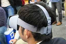 画像ギャラリー No.026のサムネイル画像 / Google，スマートフォン組み込み型VR HMD「Daydream View」を1万2000円で国内発売。第2世代モデル