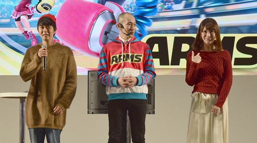 画像ギャラリー No.005のサムネイル画像 / Nintendo Switch 体験会の「ARMS」紹介ステージをレポート。椿姫彩菜さんが特訓を受けて“ARMSレディ＆ボーイ”に挑戦