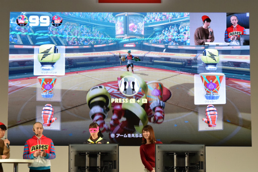 画像ギャラリー No.013のサムネイル画像 / Nintendo Switch 体験会の「ARMS」紹介ステージをレポート。椿姫彩菜さんが特訓を受けて“ARMSレディ＆ボーイ”に挑戦