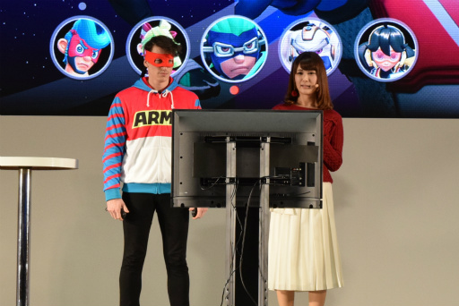 画像ギャラリー No.021のサムネイル画像 / Nintendo Switch 体験会の「ARMS」紹介ステージをレポート。椿姫彩菜さんが特訓を受けて“ARMSレディ＆ボーイ”に挑戦